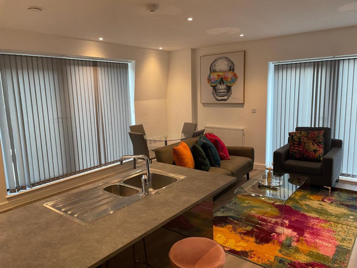 Lovely 2 Bed Apartment With Parking London Exteriör bild