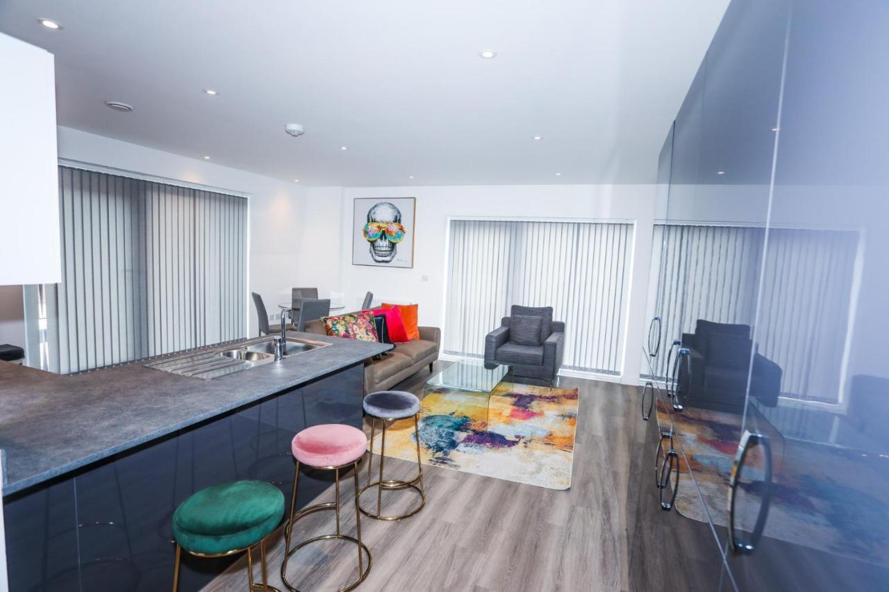 Lovely 2 Bed Apartment With Parking London Exteriör bild