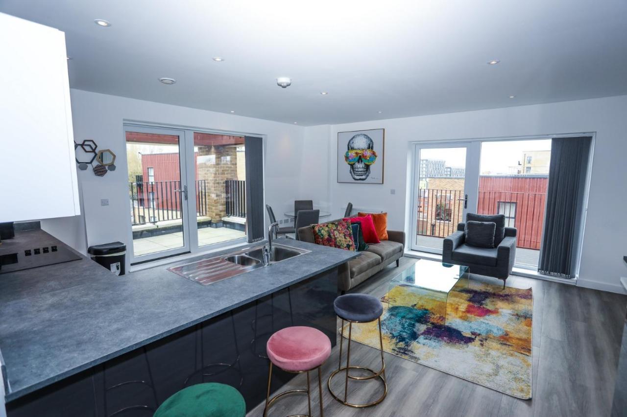 Lovely 2 Bed Apartment With Parking London Exteriör bild