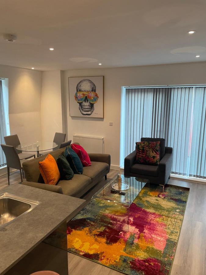 Lovely 2 Bed Apartment With Parking London Exteriör bild