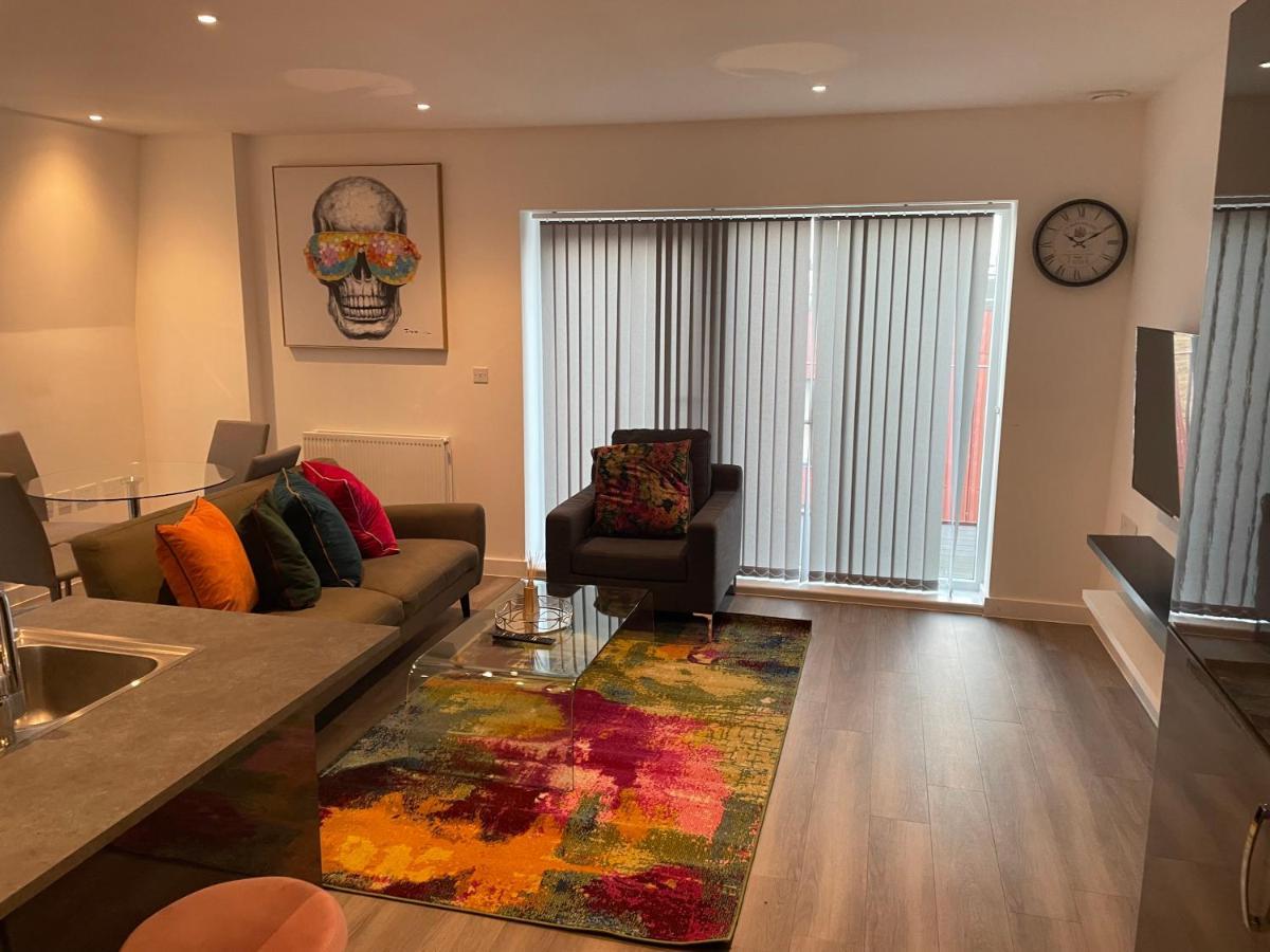 Lovely 2 Bed Apartment With Parking London Exteriör bild
