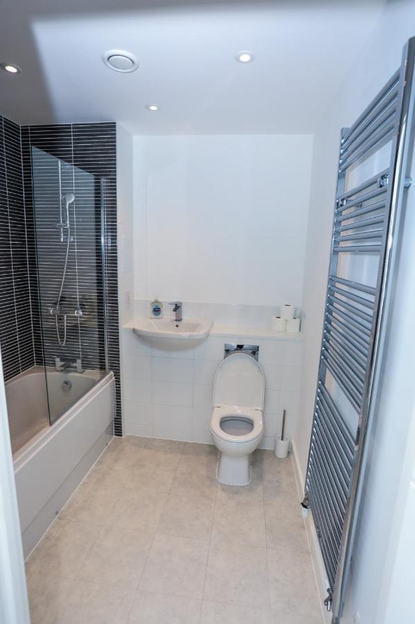 Lovely 2 Bed Apartment With Parking London Exteriör bild