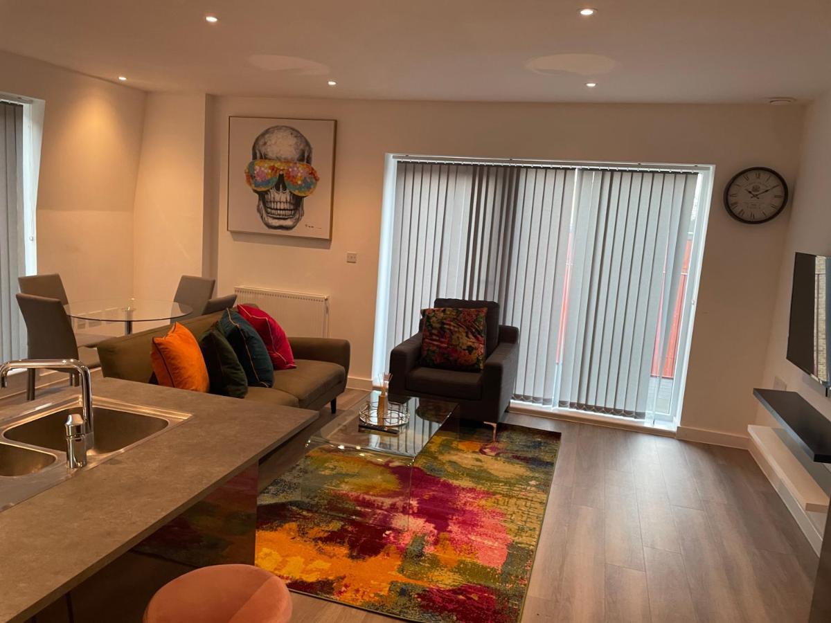 Lovely 2 Bed Apartment With Parking London Exteriör bild