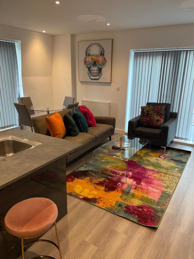 Lovely 2 Bed Apartment With Parking London Exteriör bild