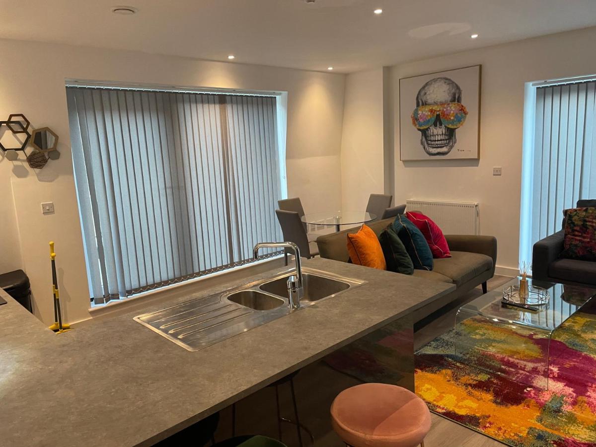 Lovely 2 Bed Apartment With Parking London Exteriör bild
